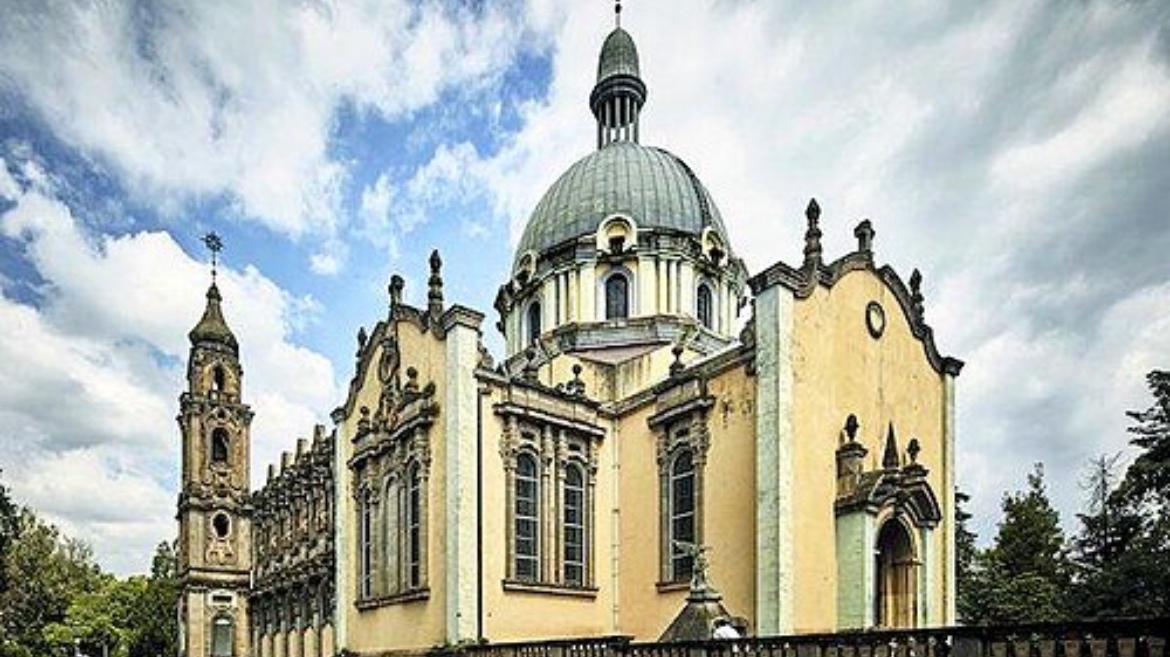 Holy Trinity Cathedral  view 3